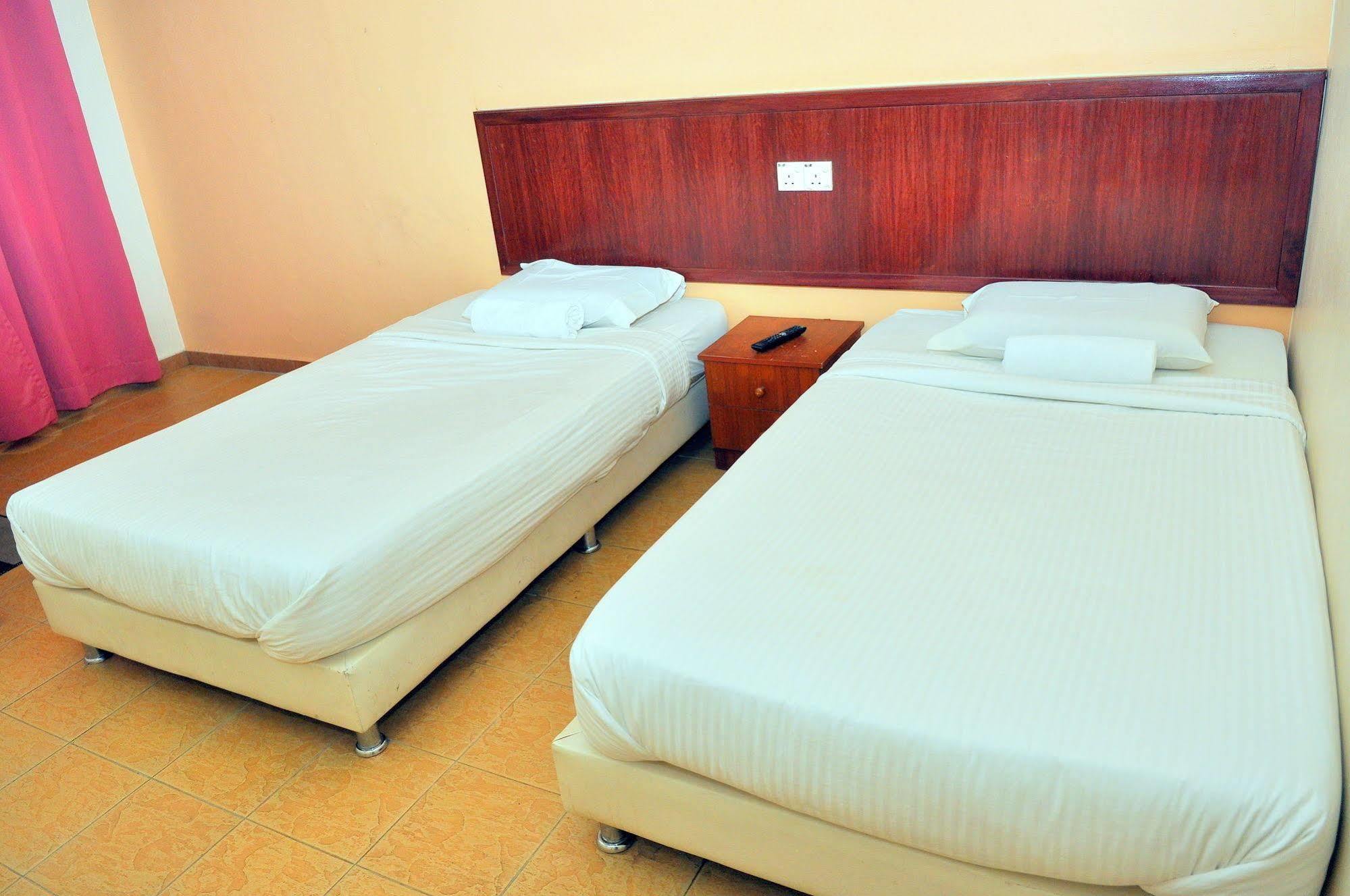 Oyo 984 Kings Hotel Kuantan Exterior foto