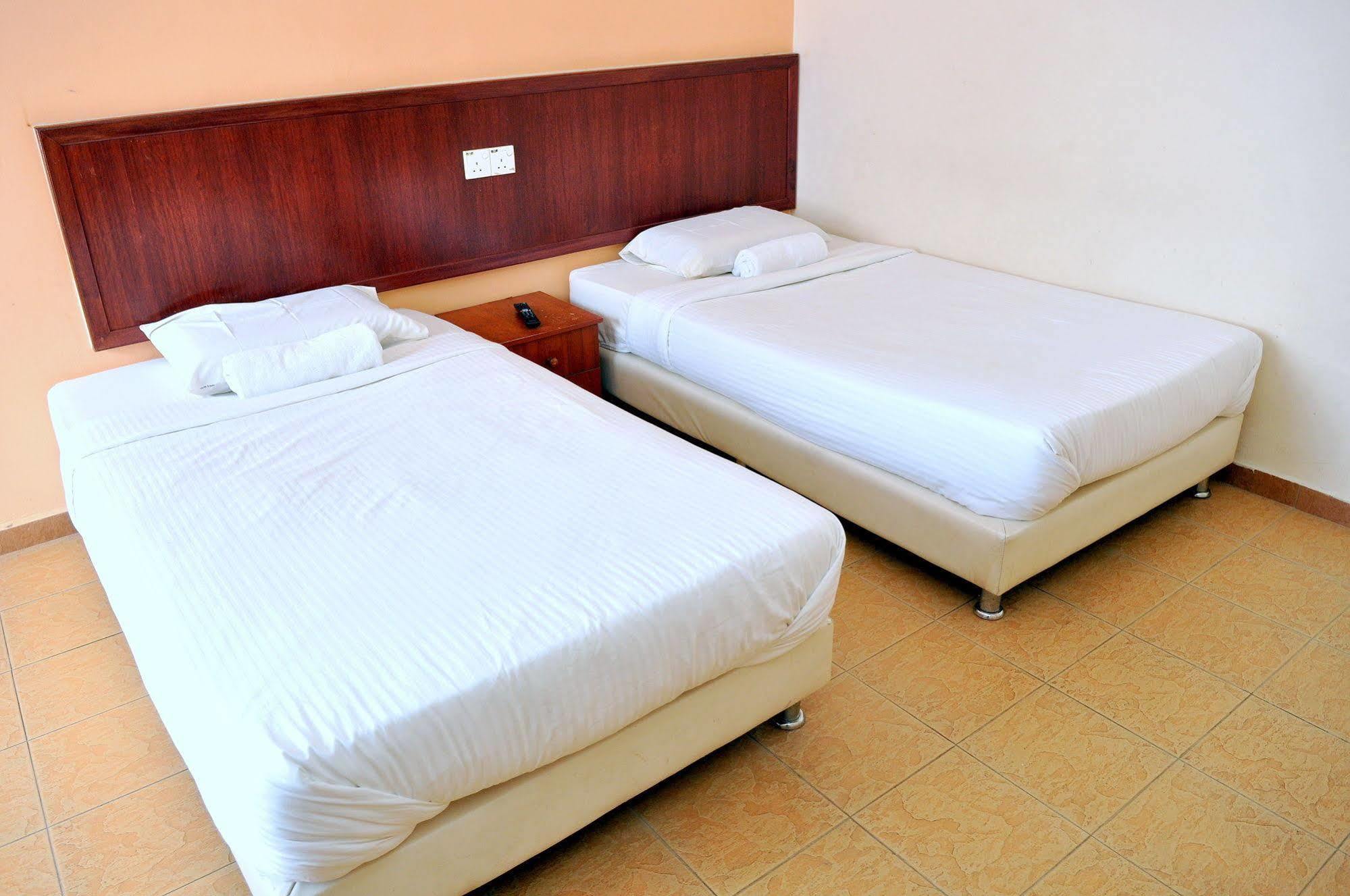 Oyo 984 Kings Hotel Kuantan Exterior foto