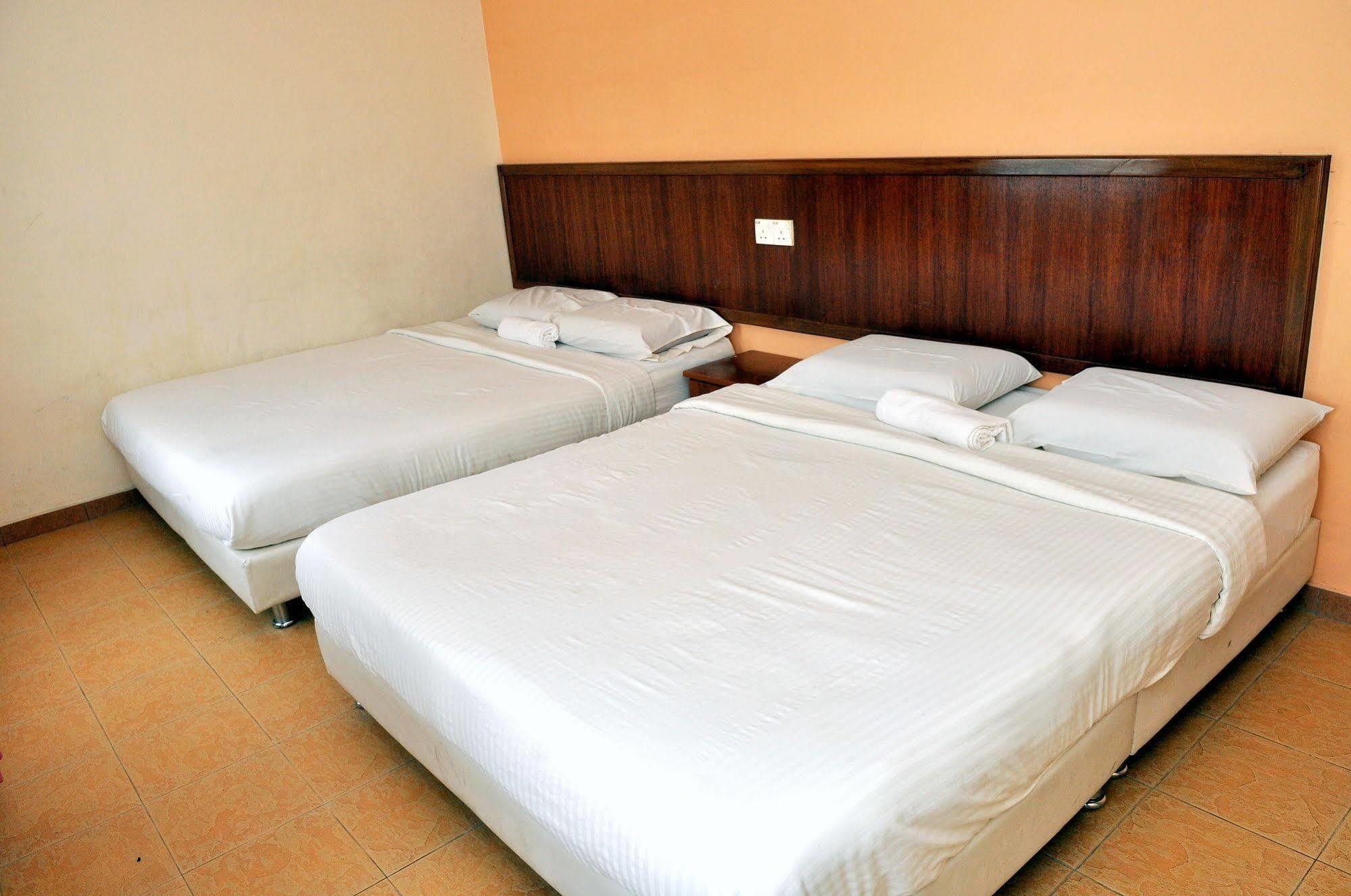 Oyo 984 Kings Hotel Kuantan Exterior foto